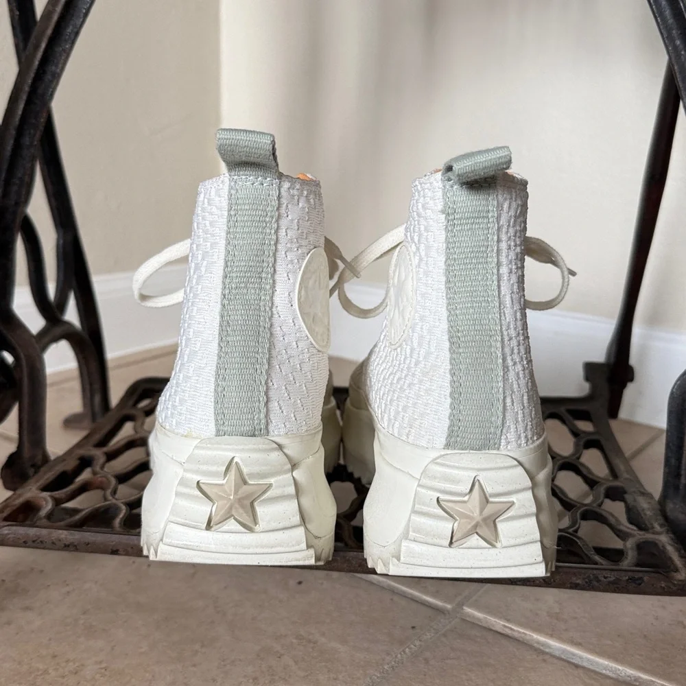 Converse Chuck Taylor White HighTop Sneakers Platform Women Size 8 Men’s Siz.6.5